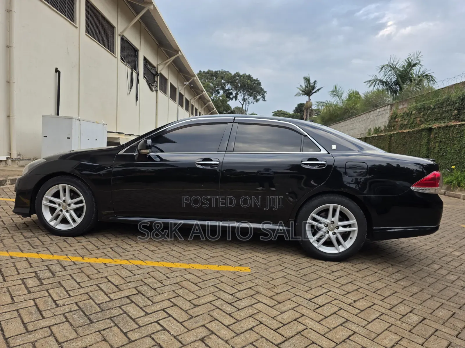 Toyota Crown 2012 Black