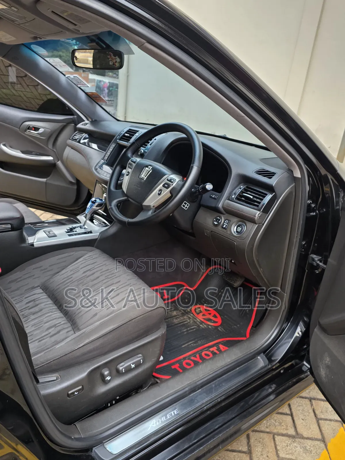 Toyota Crown 2012 Black