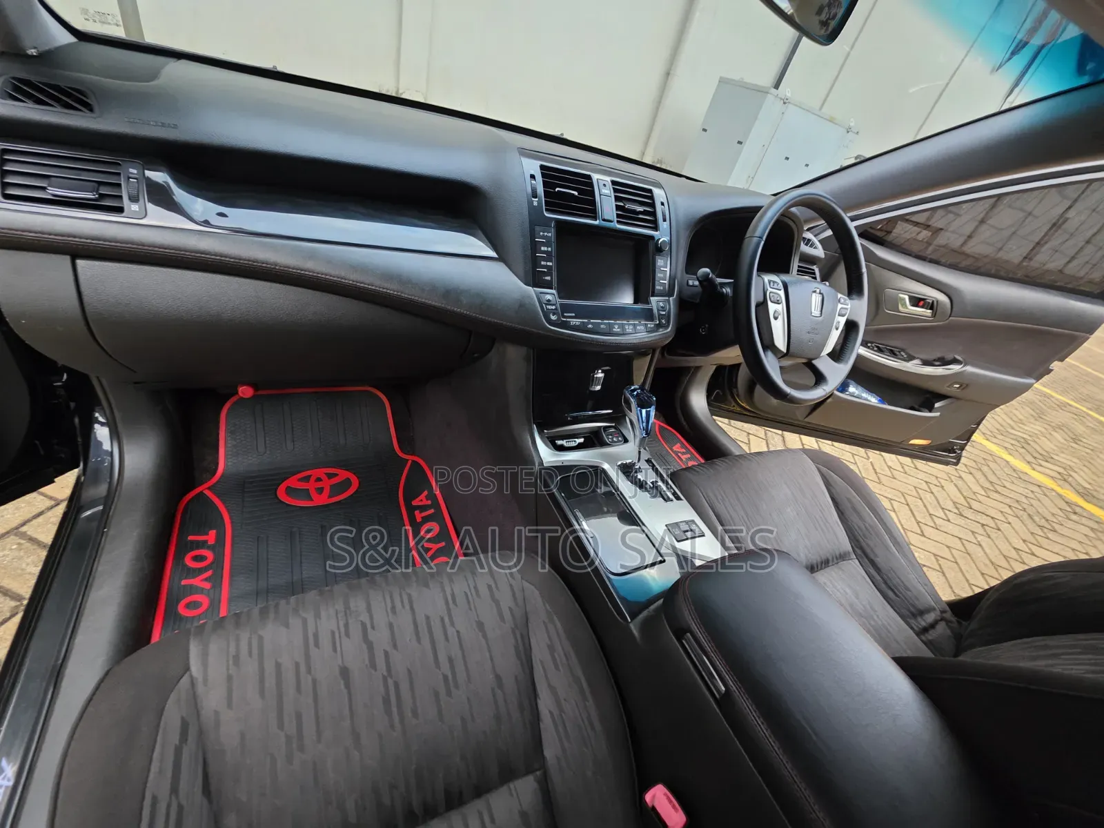Toyota Crown 2012 Black