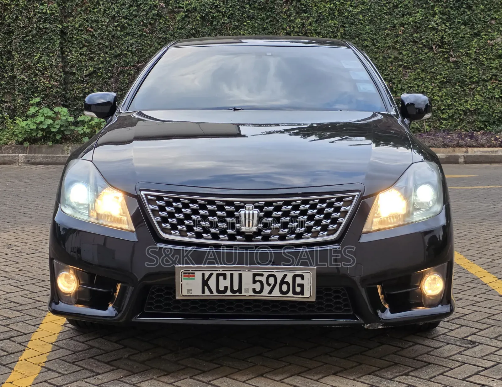 Toyota Crown 2012 Black