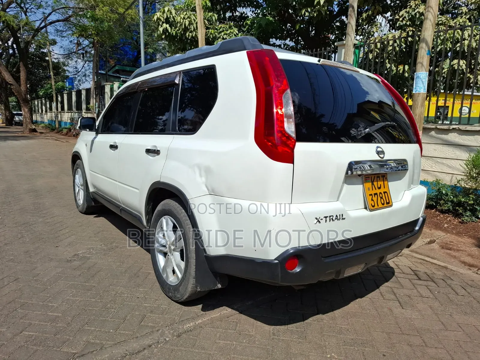 Nissan X-Trail 2.0 Petrol XE 2012 White