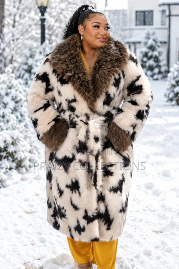 Winter Cape Fur Coat! - thumbnail 2