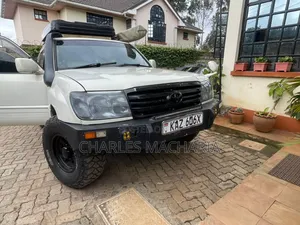 Toyota Land Cruiser 2002 White