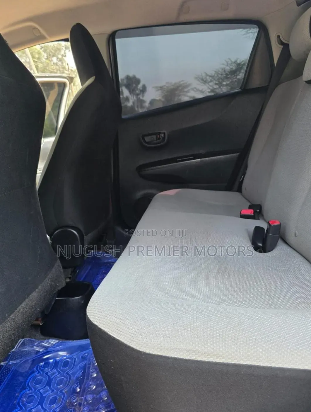 Toyota Vitz 2012 Silver