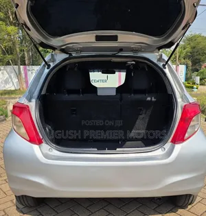 Toyota Vitz 2012 Silver