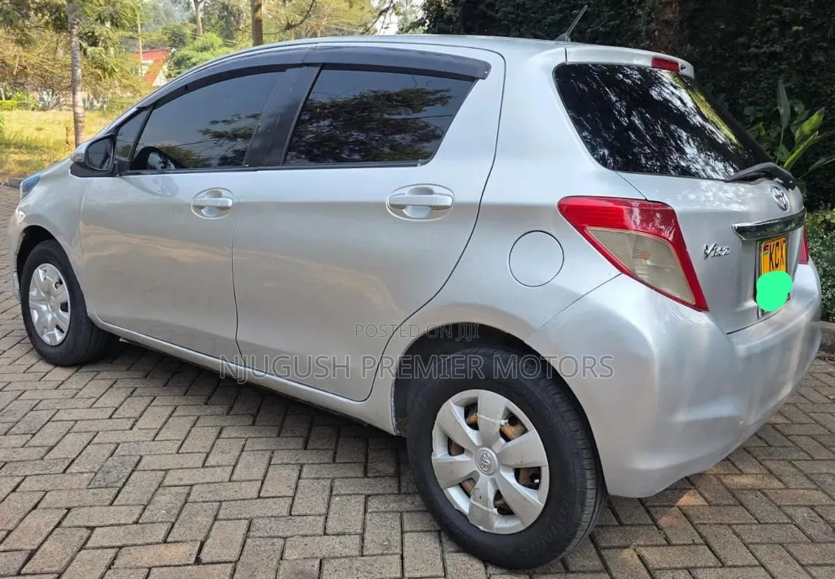 Toyota Vitz 2012 Silver