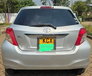 Toyota Vitz 2012 Silver