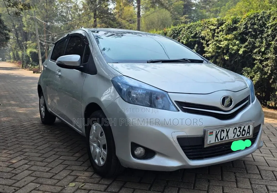 Toyota Vitz 2012 Silver