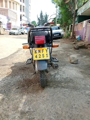Honda CB 2023 Red