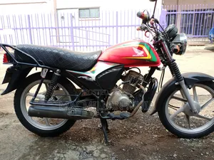 Honda CB 2023 Red