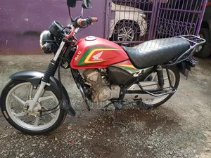 Honda CB 2023 Red