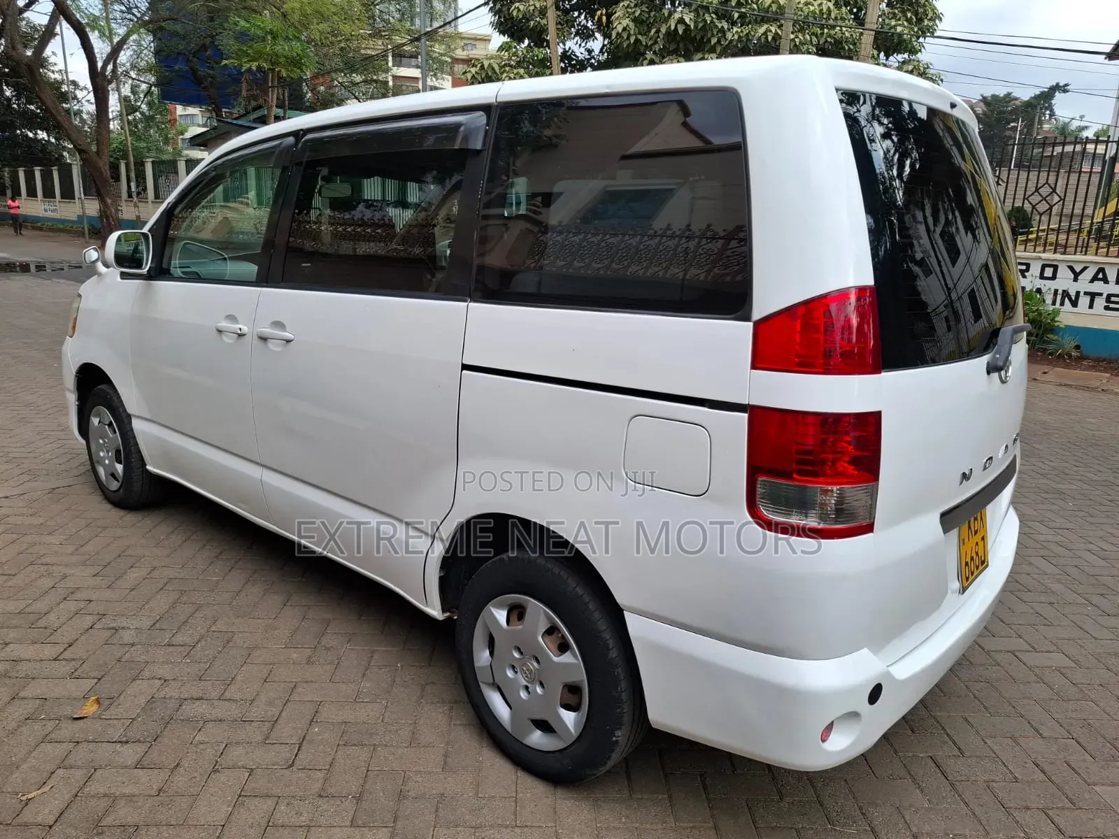 Toyota Noah 2006 White