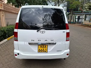 Toyota Noah 2006 White