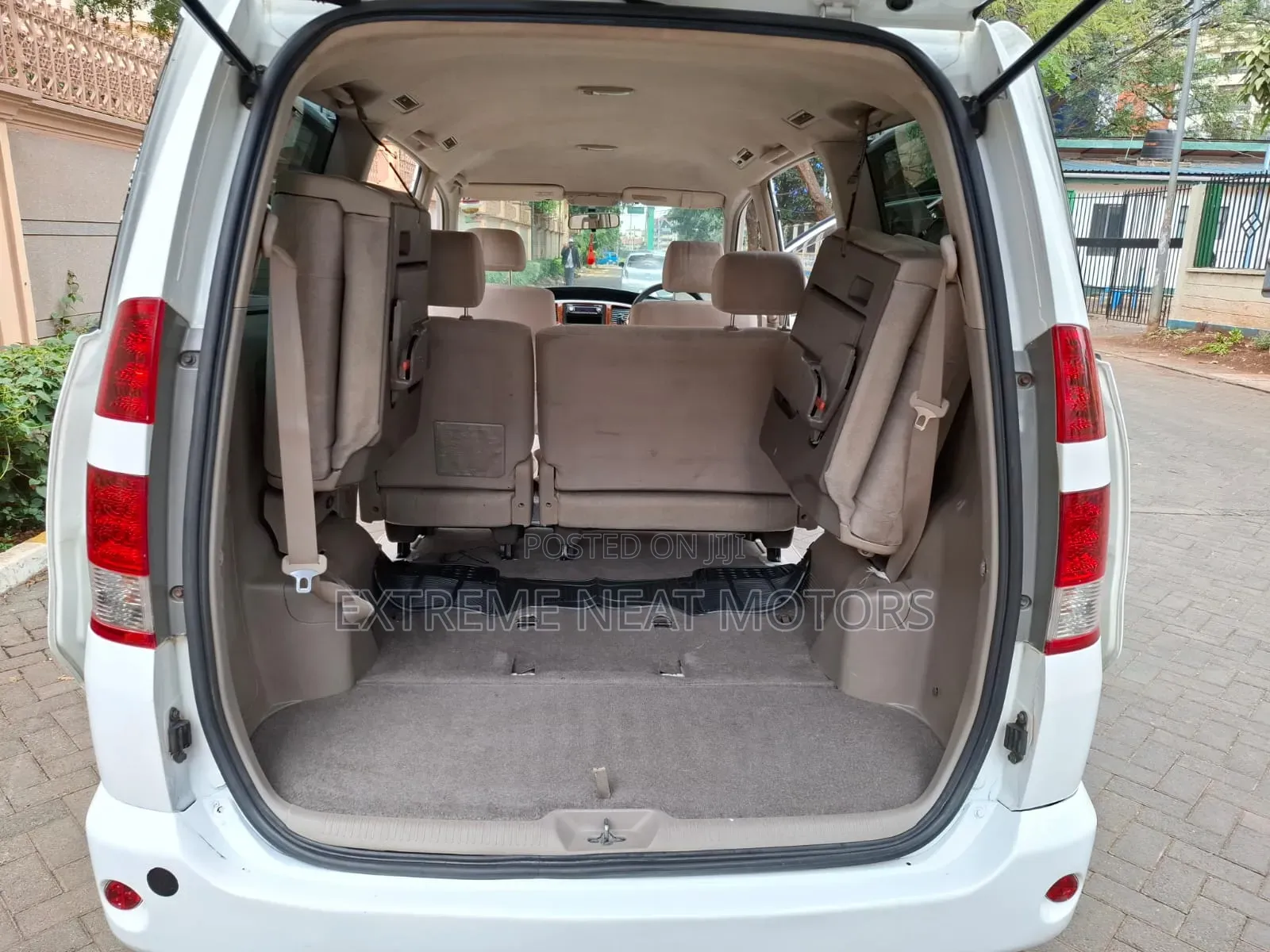 Toyota Noah 2006 White