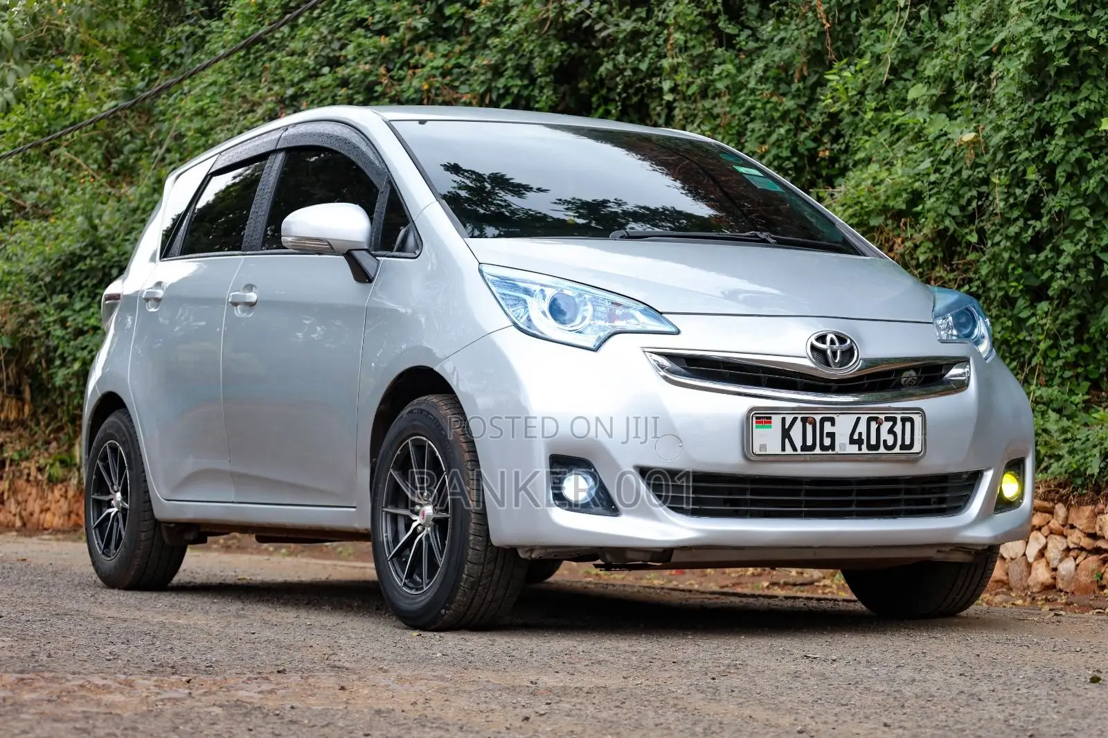 Toyota Ractis 2015 Silver