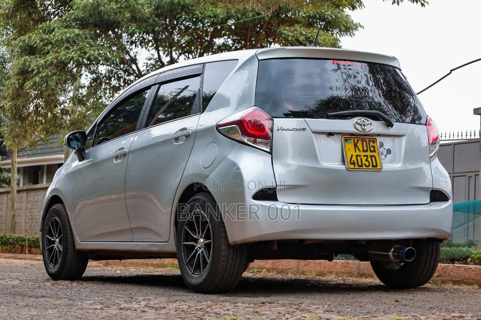 Toyota Ractis 2015 Silver