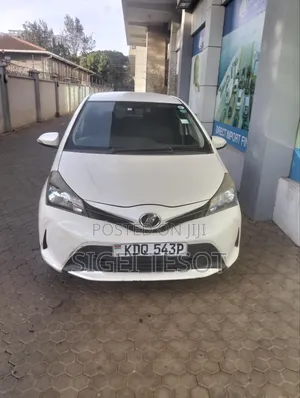 Toyota Vitz 2017 White