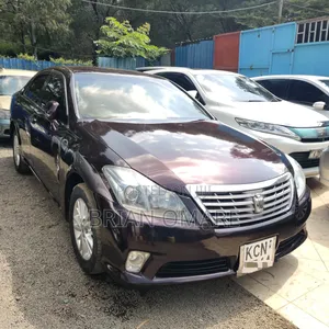 Toyota Crown 2013 Maroon