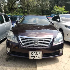 Toyota Crown 2013 Maroon