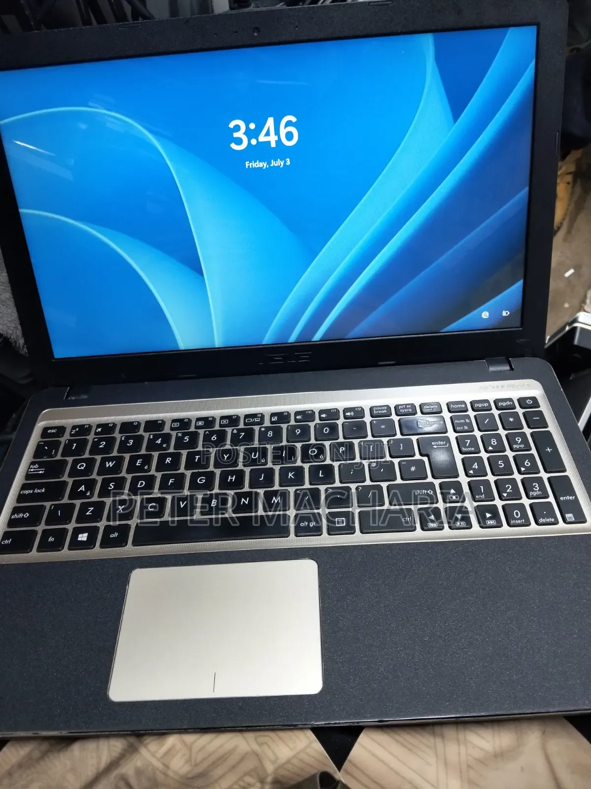 Laptop Asus VivoBook X540SA 8GB Intel Core i3 HDD+SSD 500GB