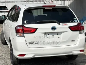 Toyota Corolla Fielder 2019 White