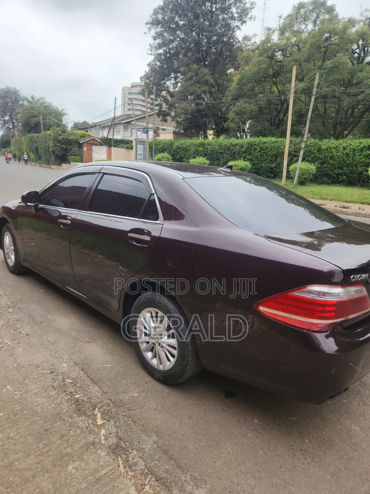 Toyota Crown 2010 Red
