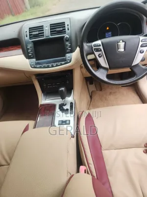 Toyota Crown 2010 Red