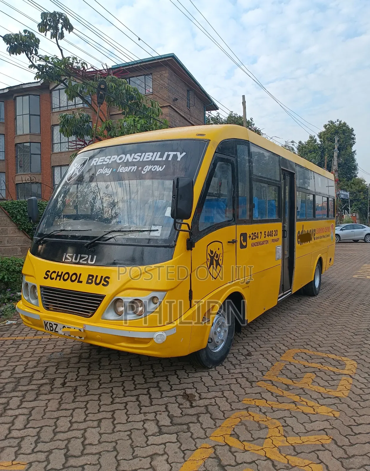 Isuzu NQR 2014 Yellow