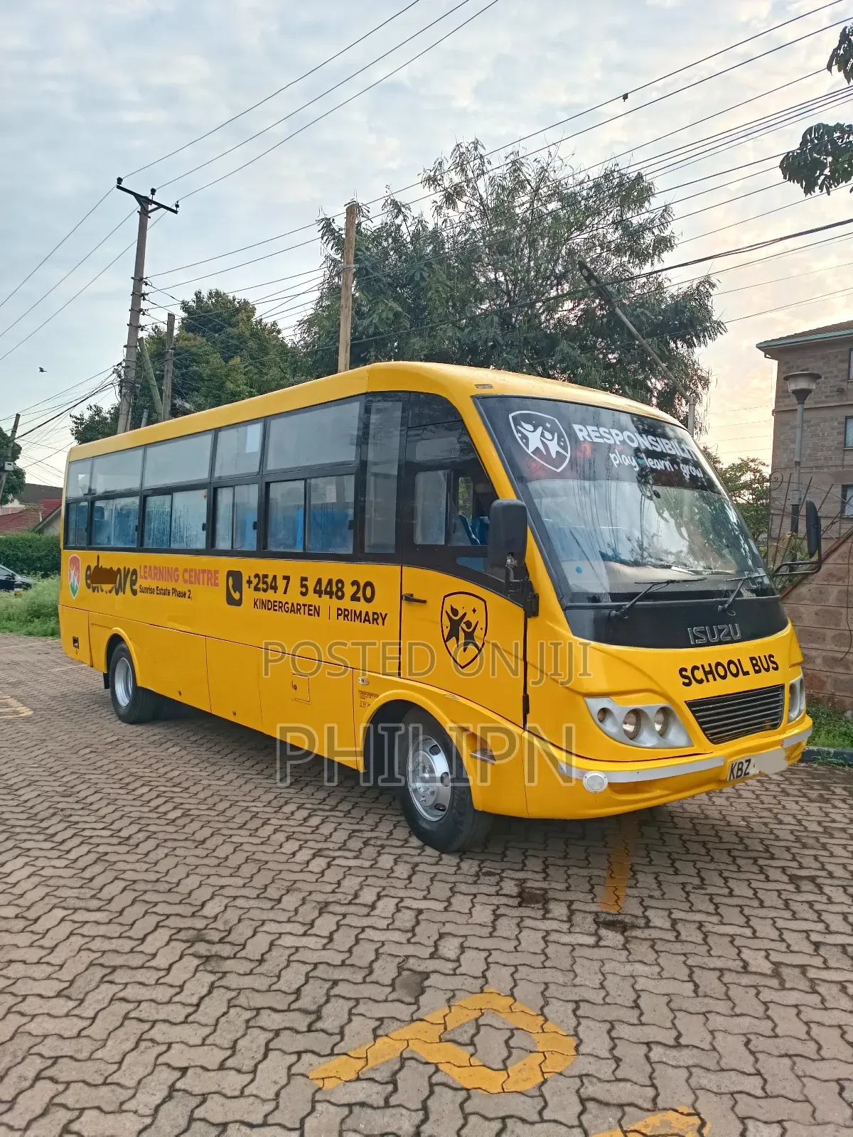 Isuzu NQR 2014 Yellow