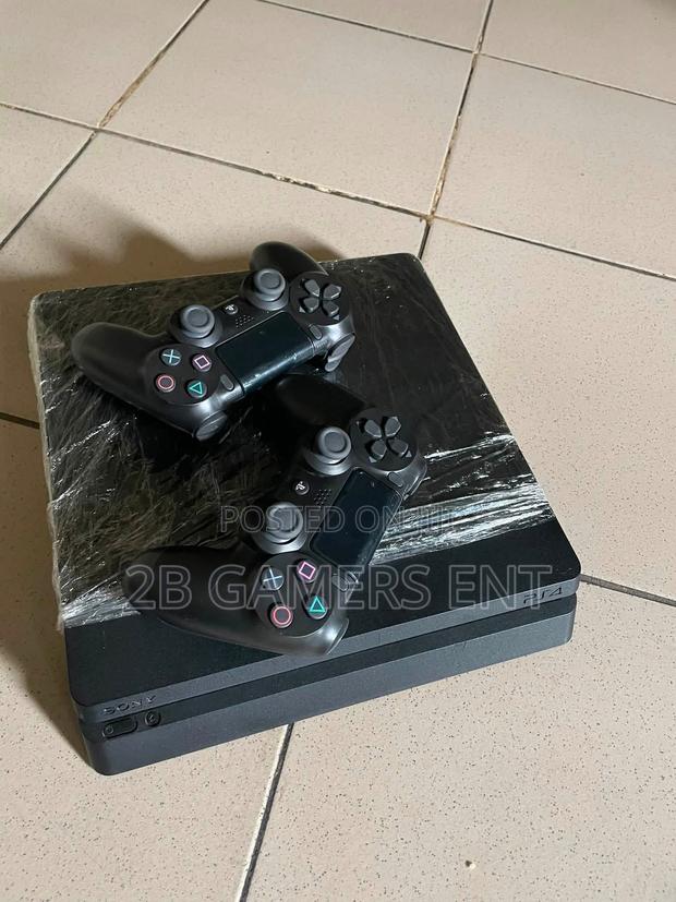 Gaming Consoles (Ps4)