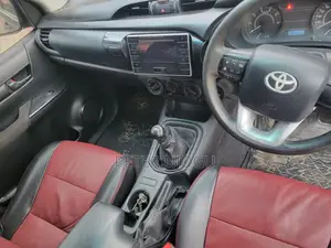 Toyota Hilux 2016 Gray