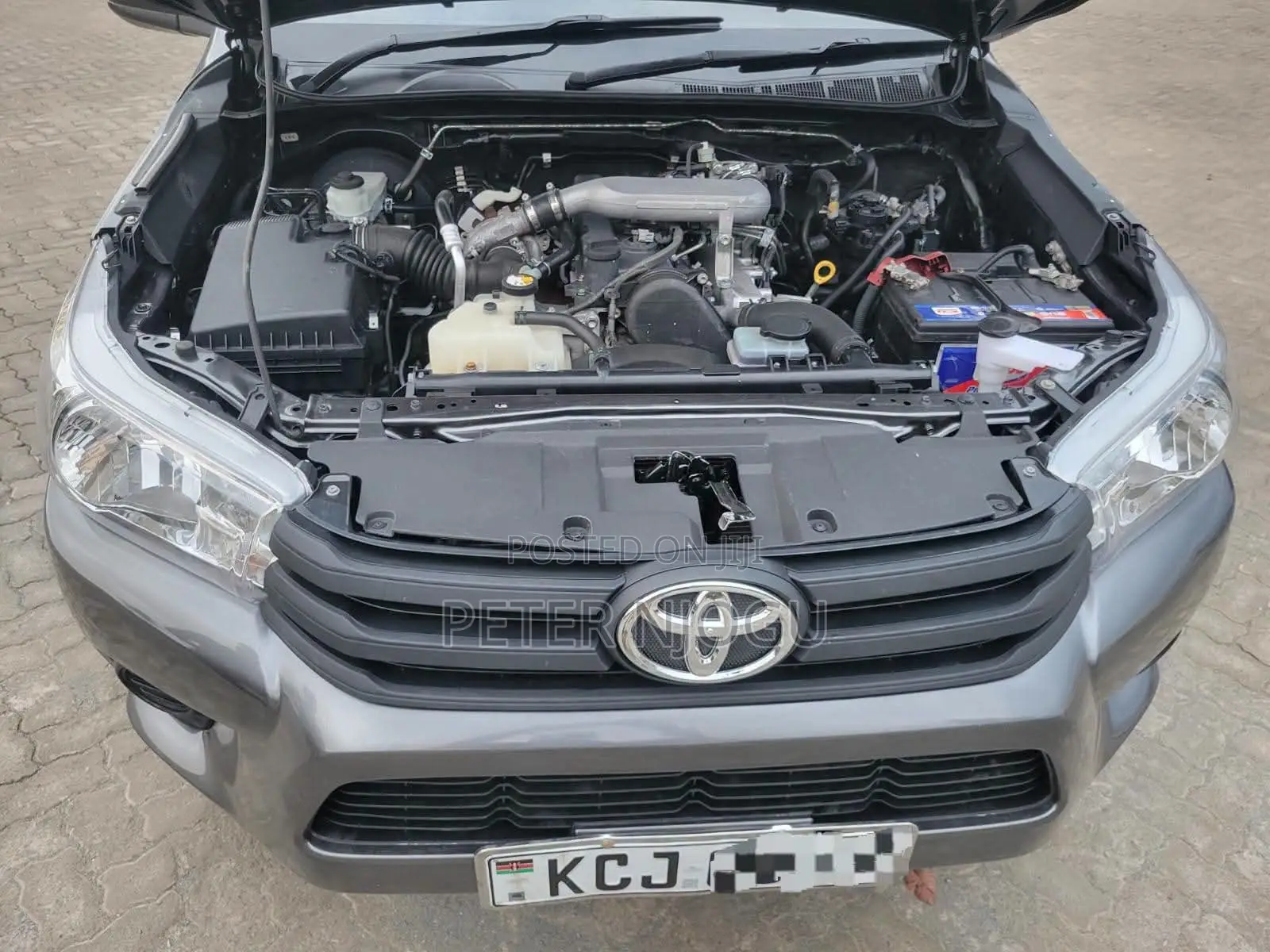 Toyota Hilux 2016 Gray