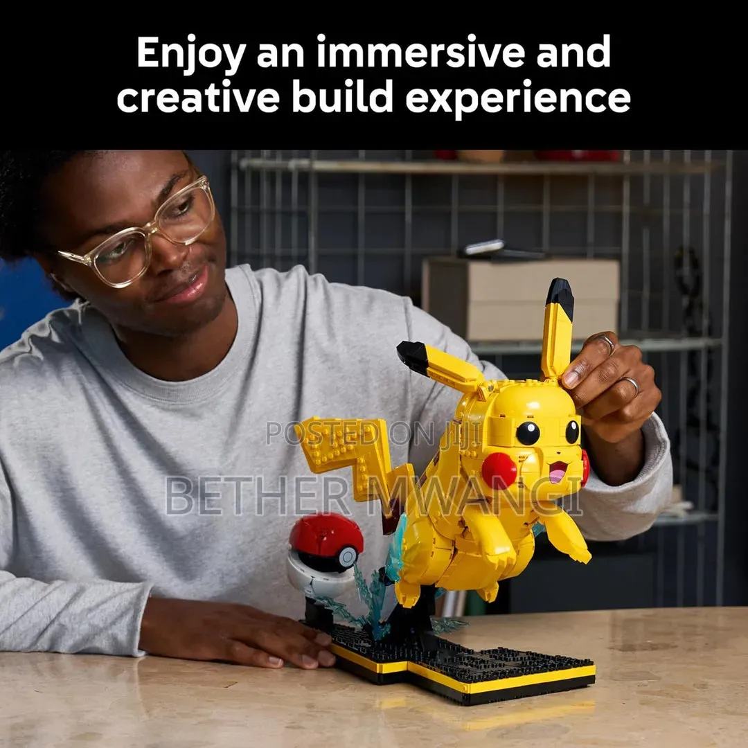 Lego Pokémontm Pikachu and Poké Ball