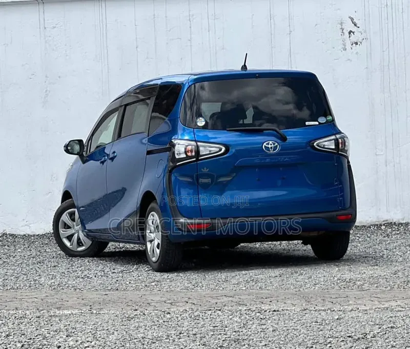 Toyota Sienta 2019 Blue
