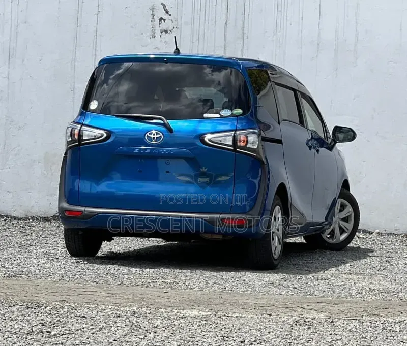Toyota Sienta 2019 Blue