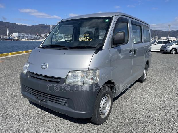 Toyota TownAce 2019 Silver - thumbnail 2