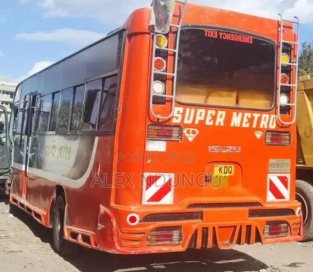 Isuzu NQR 2023 Orange