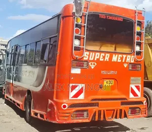 Isuzu NQR 2023 Orange