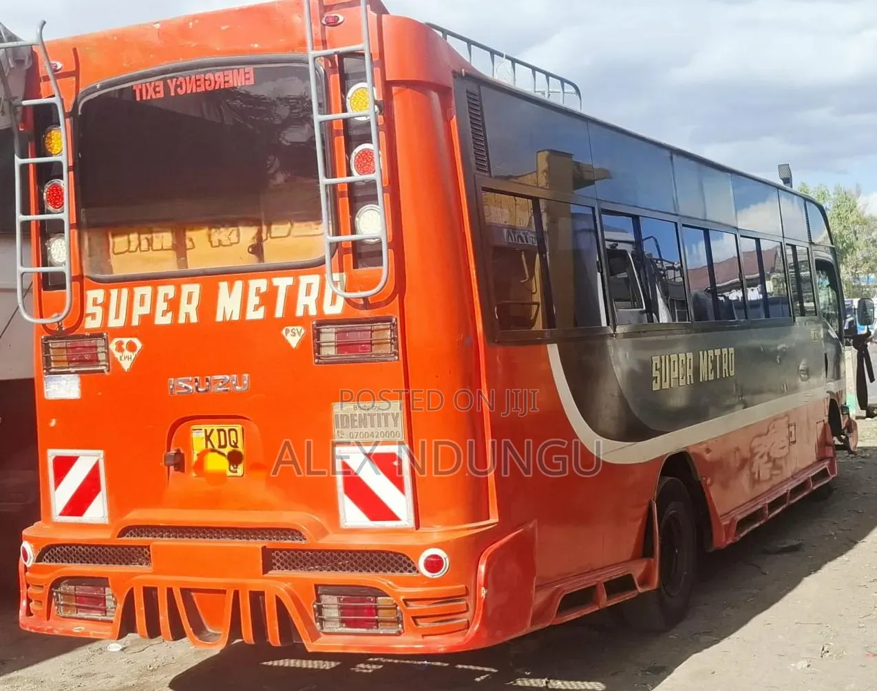 Isuzu NQR 2023 Orange