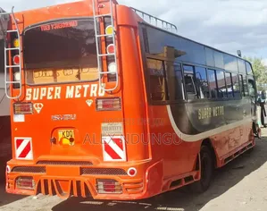 Isuzu NQR 2023 Orange