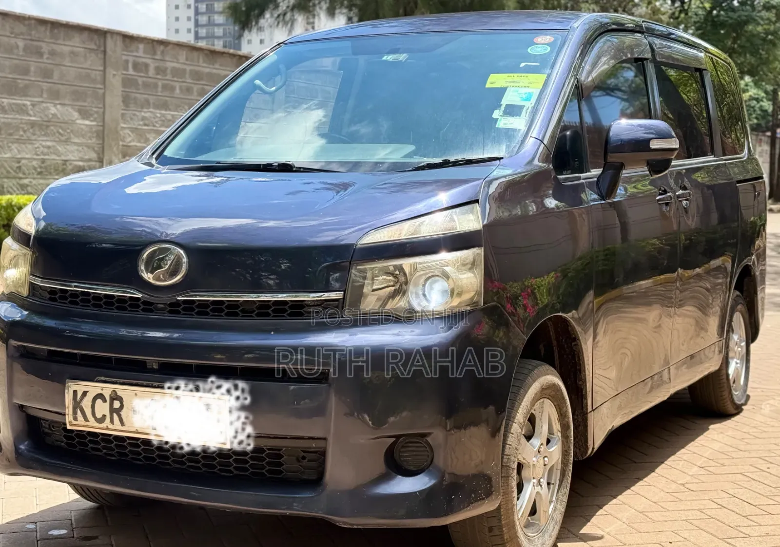 Toyota Voxy 2011 Blue