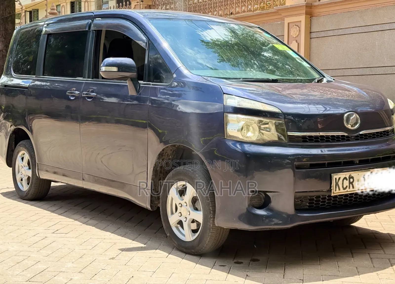 Toyota Voxy 2011 Blue