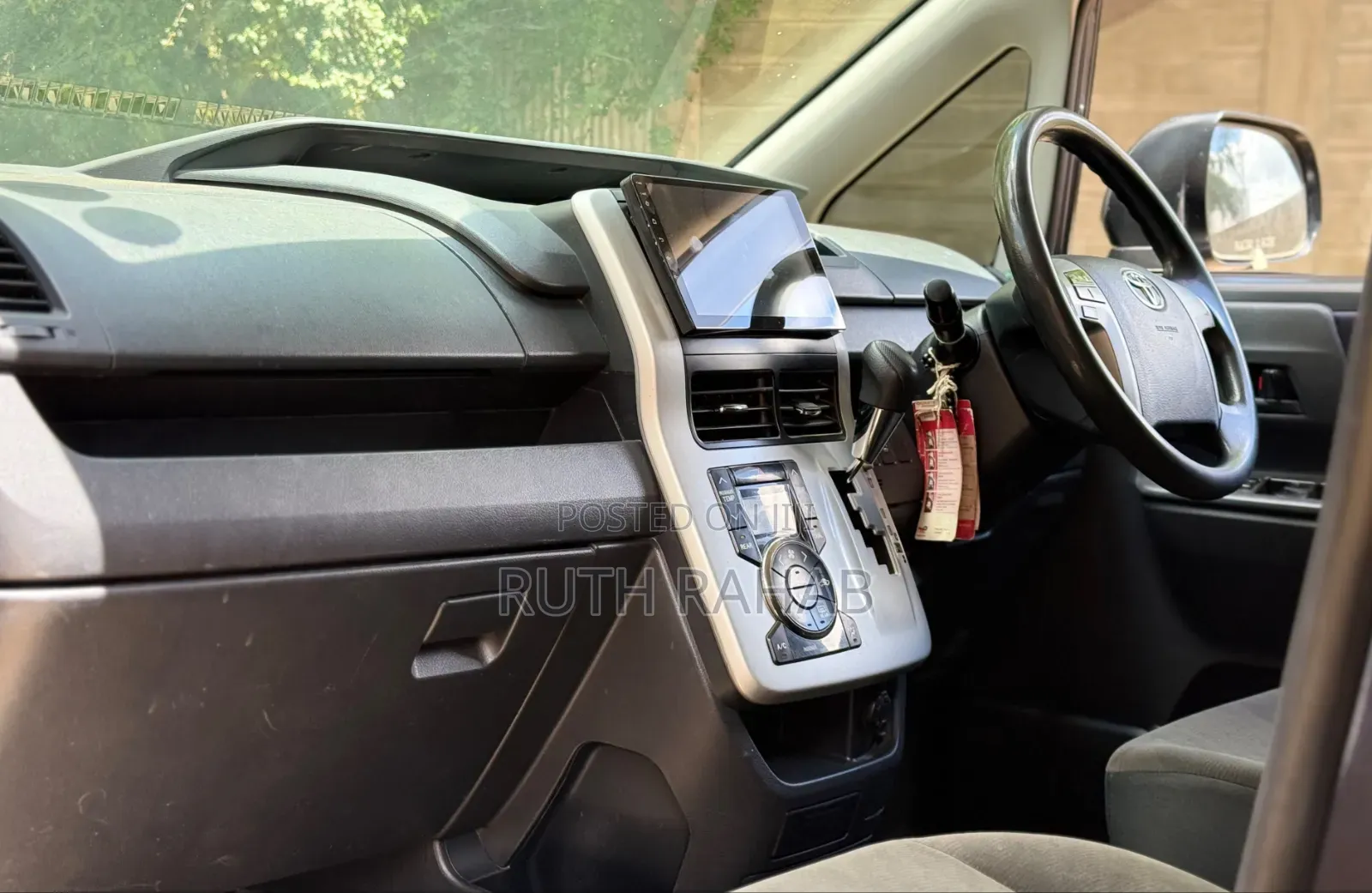 Toyota Voxy 2011 Blue