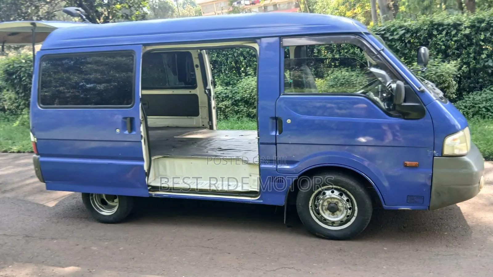 Mazda Bongo 2013 Blue