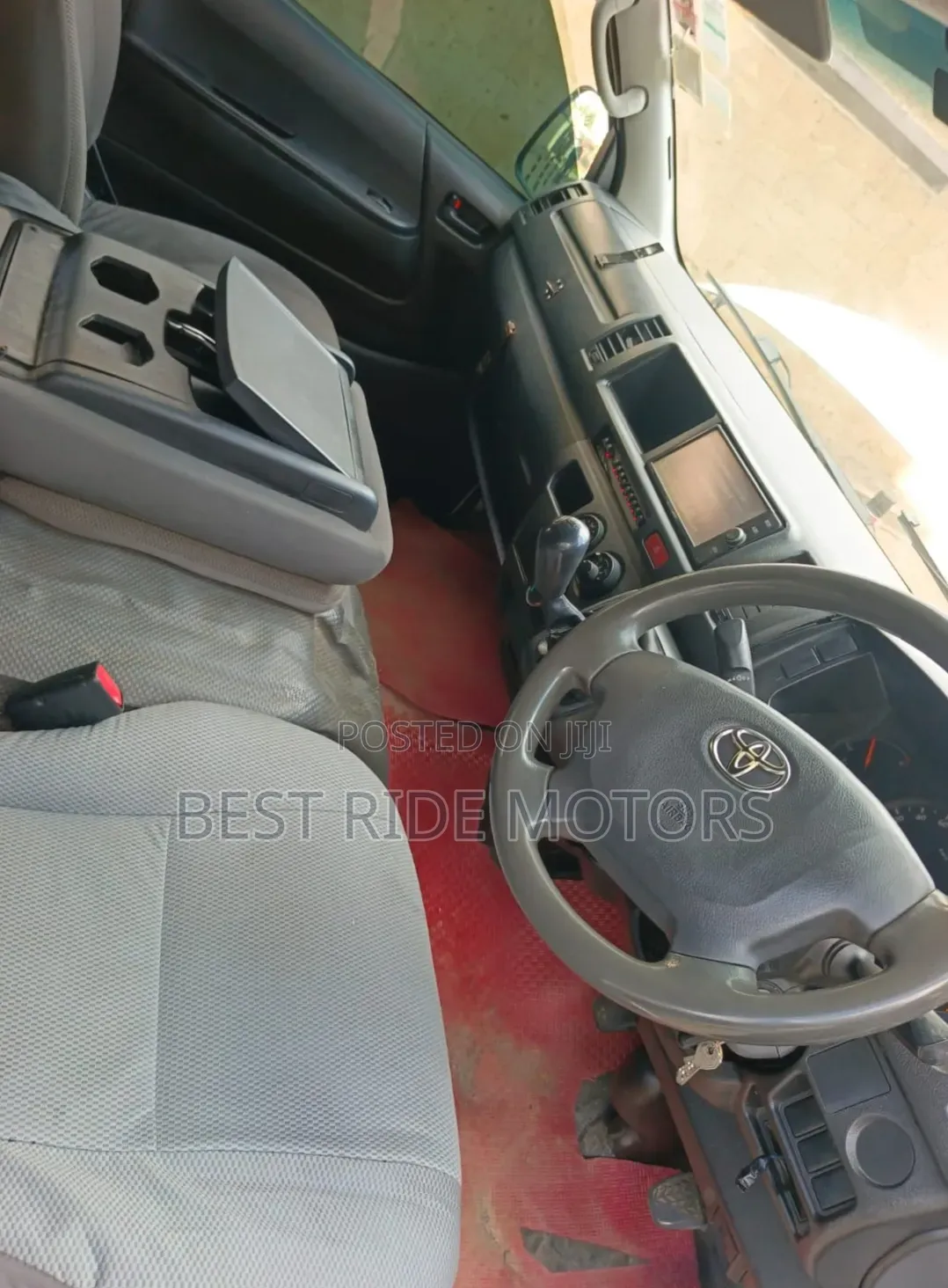 Toyota Grand HiAce 2017 White