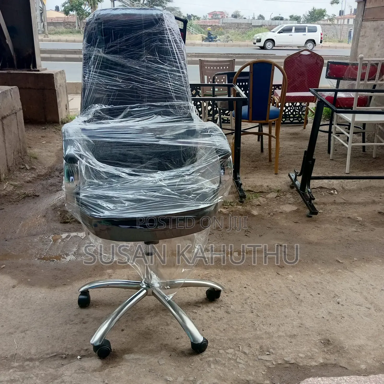 Black Swivel Sophisticated Office/Study Seat