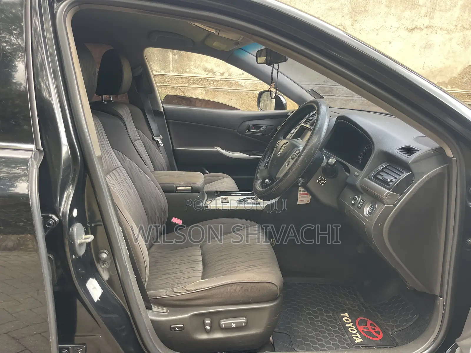 Toyota Crown 2012 Black