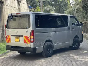 Toyota HiAce 2017 Silver