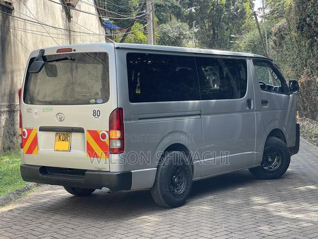 Toyota HiAce 2017 Silver - thumbnail 4