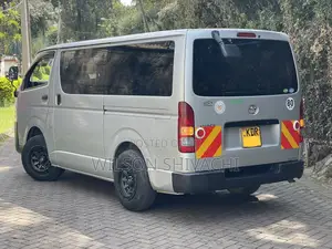 Toyota HiAce 2017 Silver